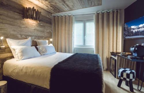 Standard Triple Room with Pool Access