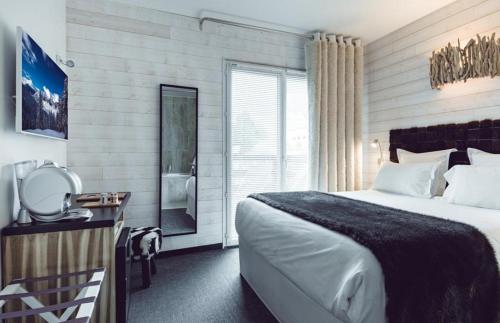 Superior Double Room with Pool Access