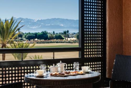 DELUXE SUITE MOUNTAIN VIEW