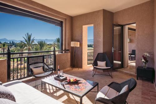 DELUXE SUITE MOUNTAIN VIEW