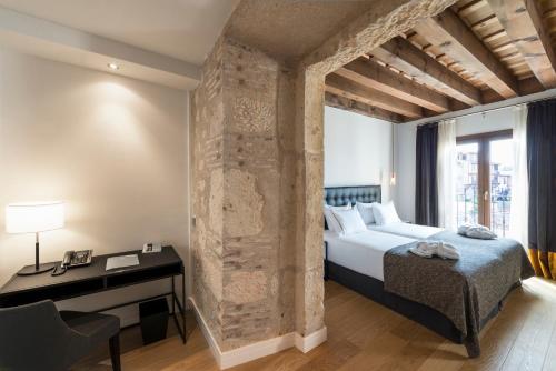 Double superior room for single use