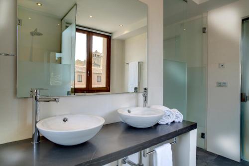 Double superior room for single use