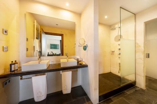 Double Superior Room with Parking
