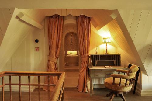 Junior Suite with Canal View