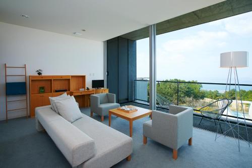 Two-Bedroom Suite with Extra Bed and Ocean View