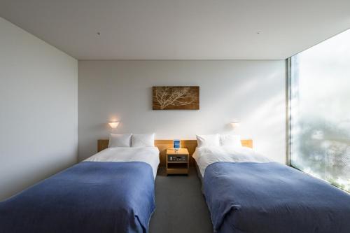 Suite with Sofa Bed and Garden View