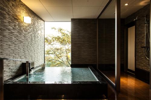 Suite with Sofa Bed and Open-Air Bath Upper Level Floor 