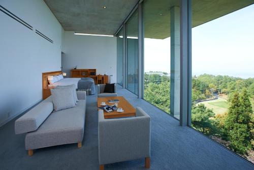 Suite with Sofa Bed and Open-Air Bath Upper Level Floor 