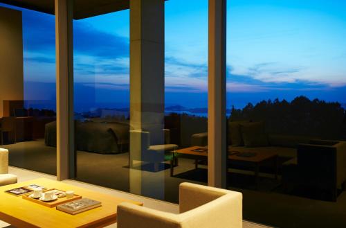 Suite with Sofa Bed and Open-Air Bath Upper Level Floor 