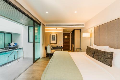 Premier Pool Access Room