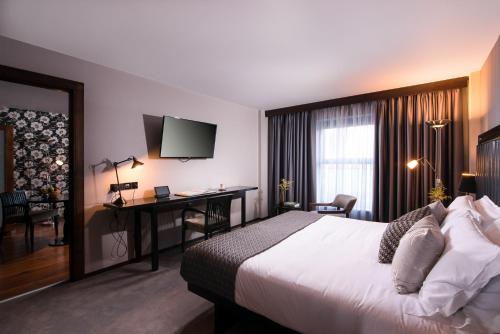 Family Room (2 adults + 2 children)