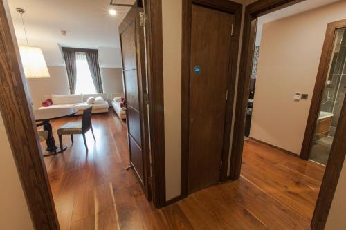 Family Room (2 adults + 2 children)