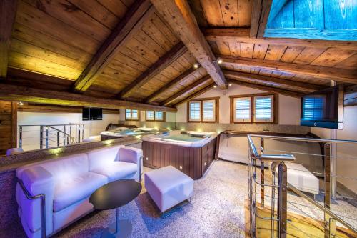 Prestige Suite (2-3 Adults)