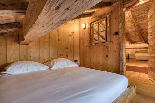 Family Suite (2 Adults + 2 Children)