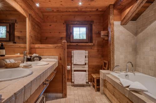 Family Suite (2 Adults + 2 Children)