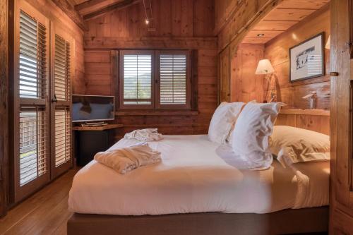 Family Suite (2 Adults + 1 Child)
