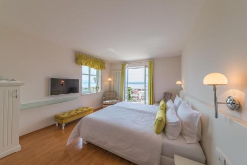 Double Room with Lake View