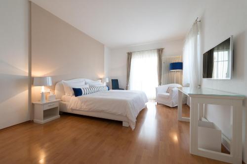 Double Room with Lake View