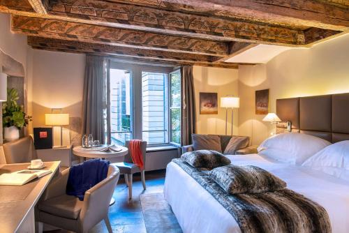 Prestige Room 