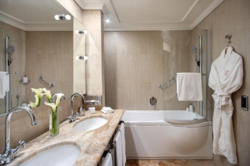 Deluxe Executive Double with Lake View