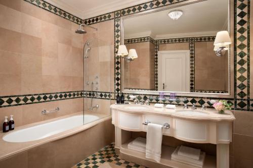 Arno River Deluxe, Guest room, One King
