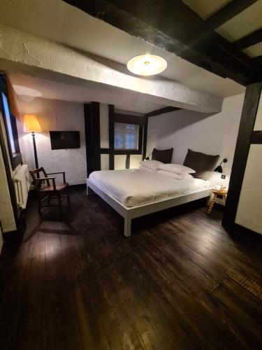 Standard  Double Room - Main Inn