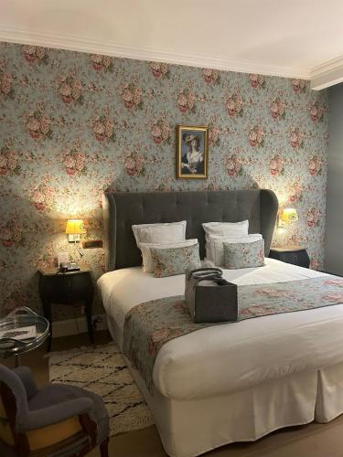Deluxe Queen Room - Non-Smoking