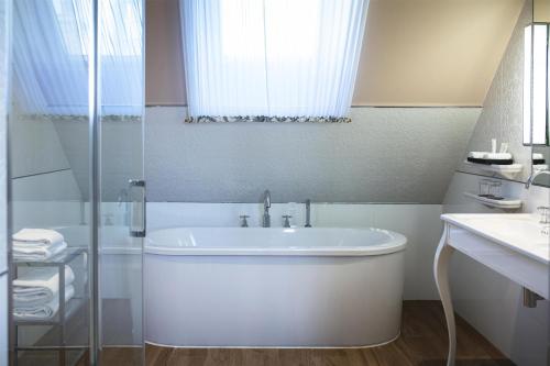 Prestige King Room
