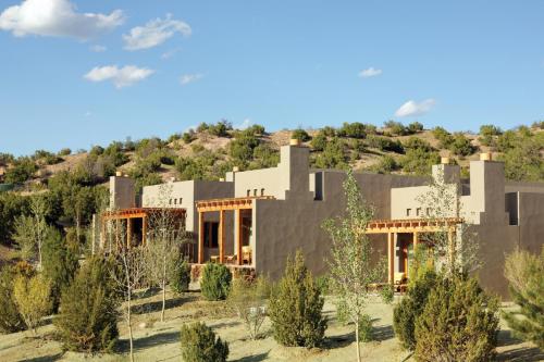 Deluxe Two Queen Casita