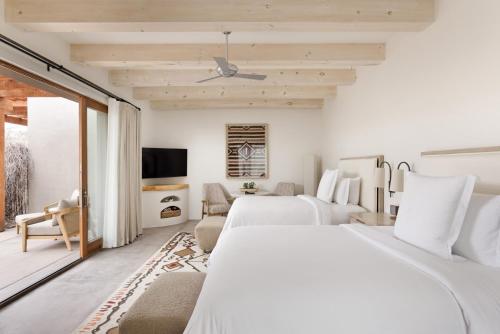 Deluxe Two Queen Casita