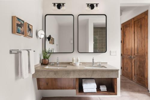 Deluxe Two Queen Casita - Disability Access