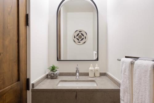 One Bedroom Encantado King Suite - Accessible