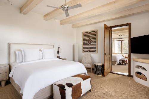 Two-Bedroom Interconnecting Deluxe