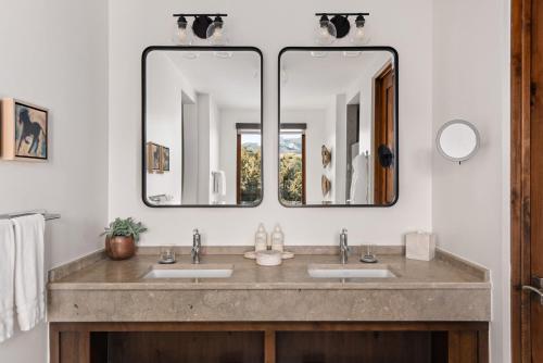 Two-Bedroom Interconnecting Deluxe