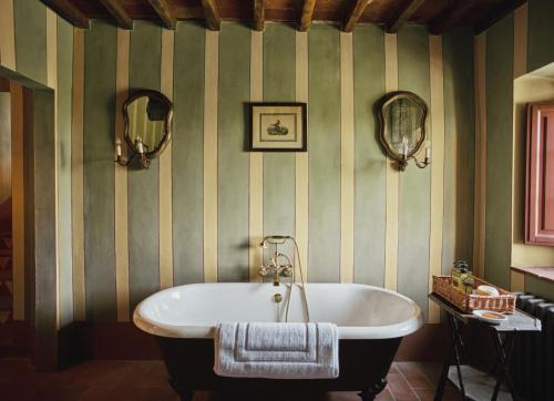 Suite with Hot Tub