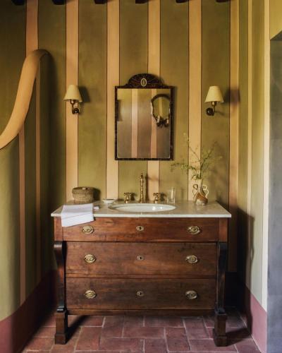 Suite with Hot Tub