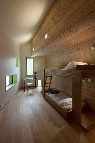 Family Room (2 adults + 2 children)
