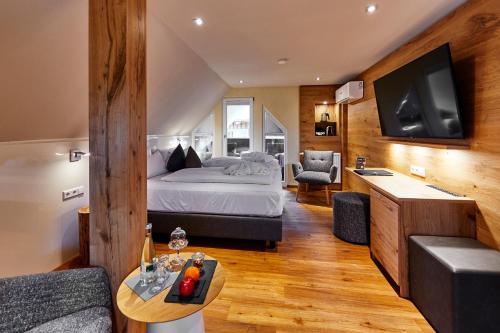 Suite Deluxe with Air Conditioning 