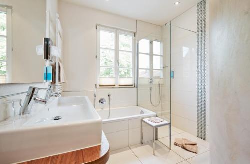 Suite Deluxe with Air Conditioning 