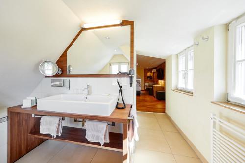 Suite Deluxe with Air Conditioning 