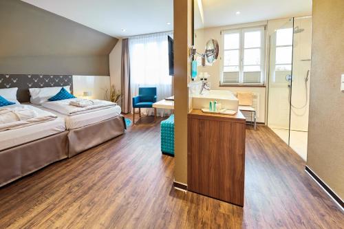 Suite Deluxe with Air Conditioning 