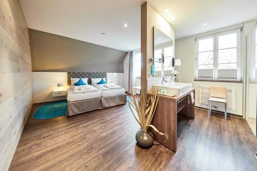 Suite Deluxe with Air Conditioning 
