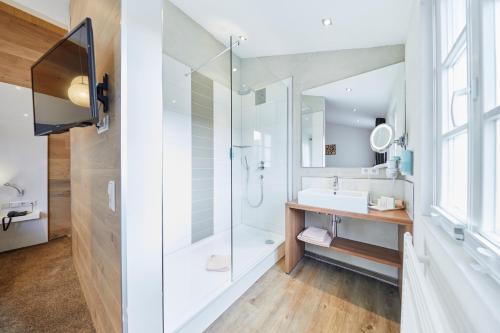 Classic Double Room - with Air Conditioning