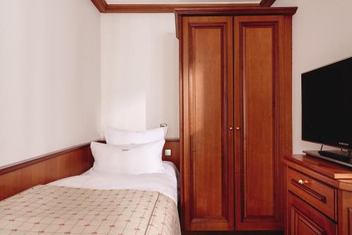 Suite Type 1 - with Vineyard View