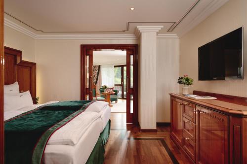 Suite Type 4 - with Vineyard View