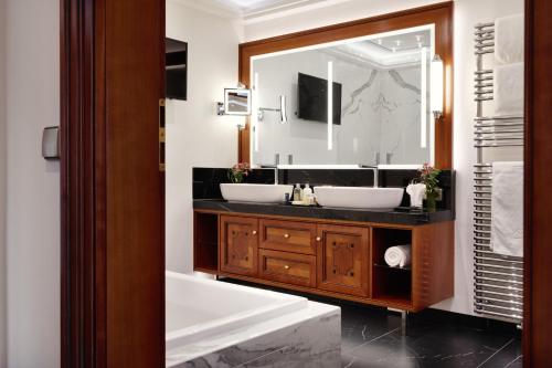 Luxury Suite with Valley View