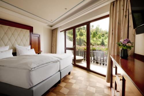 Luxury Suite with Valley View