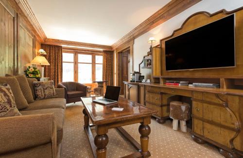 Deluxe Family Suite (2 Adults + 2 Children)