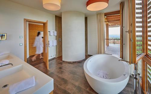 Corner Suite