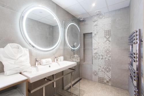 Superior Suite with Lake View- Tribu (Two Adjacent Rooms)